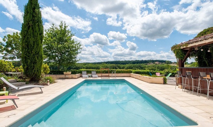 Degagnac Casa | Encantadora casa de vacaciones en Dégagnac con piscina y jacuzzi