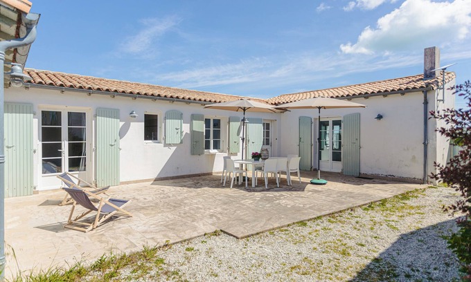 Loix Casa | Encantadora Casa de Vacaciones en Loix – Vista al Mar, 4 Habitaciones, Terraza, Cerca de la Playa