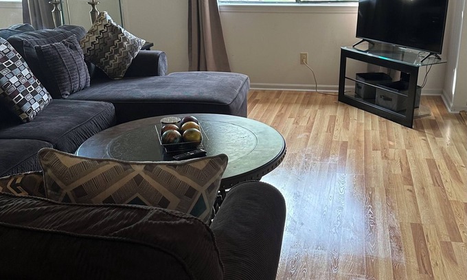 Piney Green Casa | Charming home 5 minutes to Camp Lejeune and Beaches