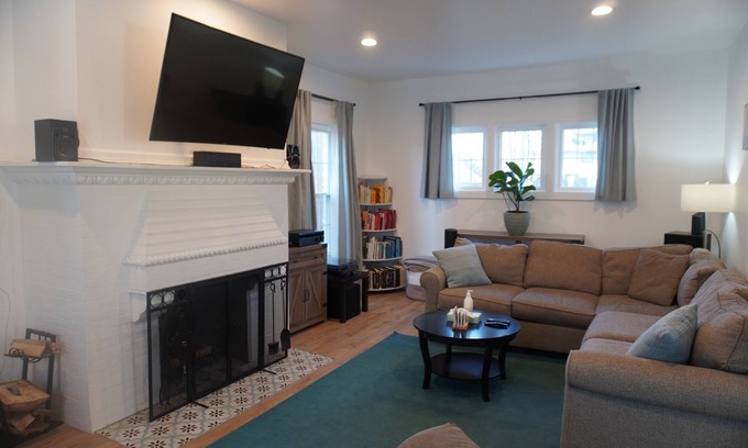 Detroit Casa | Charming home 7 minutes from downtown, no cleaning fee