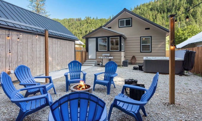 Wallace Casa | Charming Home Close to Downtown with Hot Tub and Mountain Views