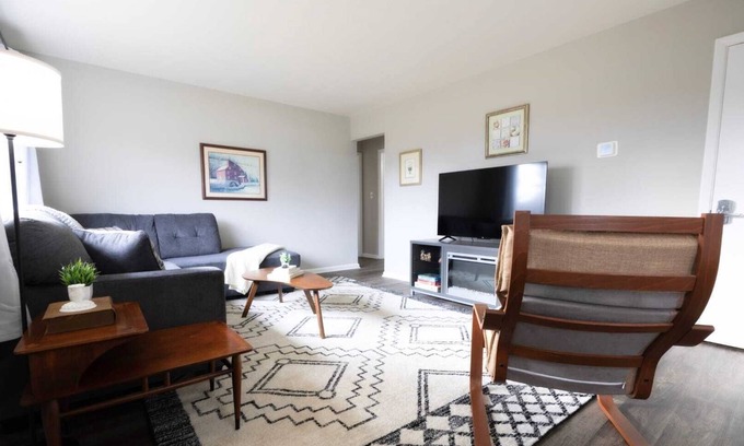 Berea Casa | Charming Home in Berea | Private Garage| Smart TV