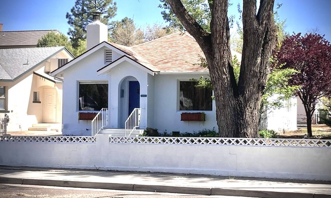 Prescott Casa | Charming Home in Prescotts Historic District. Less than a mile from Whiskey Row.