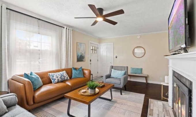 Speedway Casa | Charming Home in Speedway. King Beds. Pet Friendly!