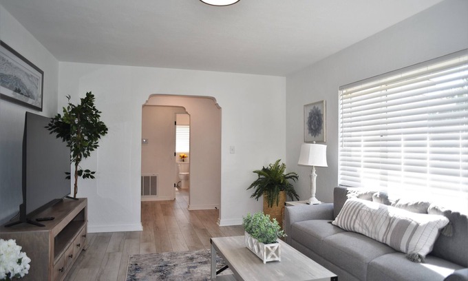 North Hyde Park Casa | Charming home in the heart of south tampa, near Hyde Park village and Bayshore