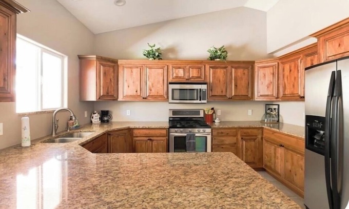 Toquerville Casa | Charming home, large yard, garage, quiet neighborhood!