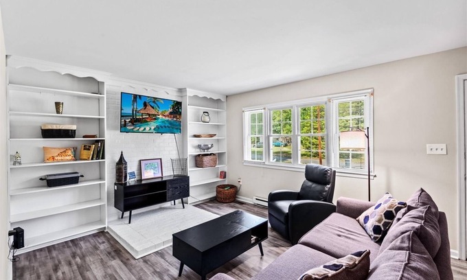 Bowling Green Casa | Charming Home Minutes from Town ! Close to Golf Course and Kings Dominion !