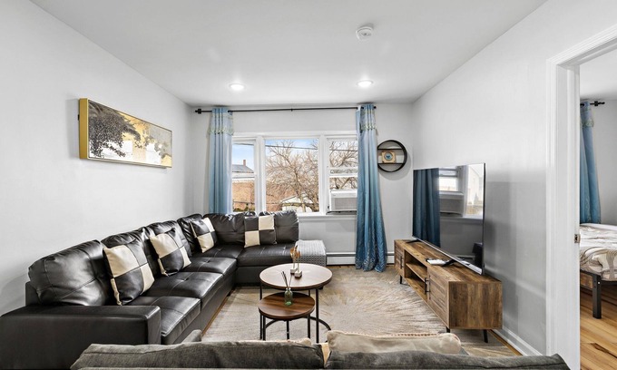 Bayonne Apartamento | Charming Home Near NYC – Gym, Airport, Easy Access