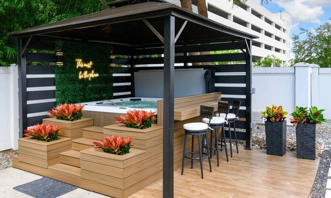 Carver City - Lincoln Gardens Casa | Charming home Near TPA and Bucs stadium! EV Charger and Jacuzzi!