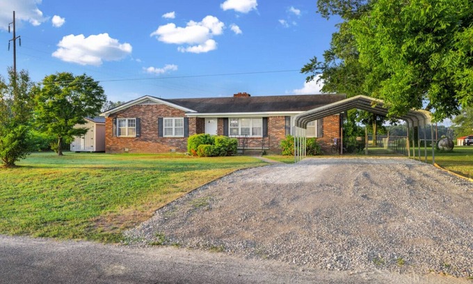 Henning Casa | Charming Home on 1 Acre w/Game Room, WIFI, AC, EV!