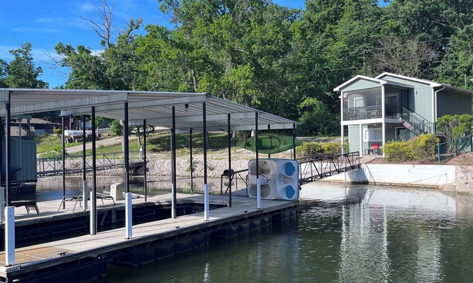 Osage Beach Casa | Encantadora casa en el agua cerca de la presa de Bagnell: perfecta para parejas y familias