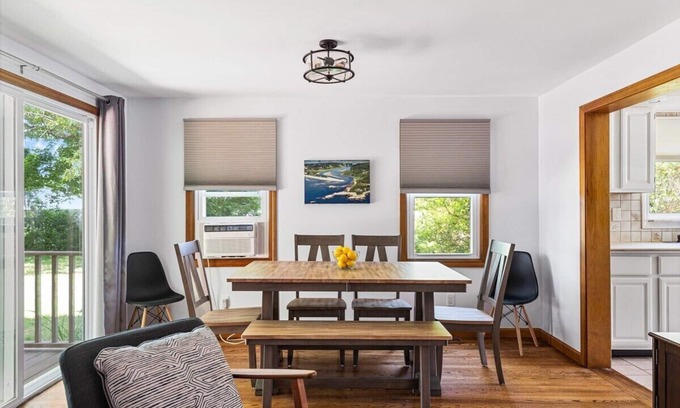 Narragansett Casa | Charming Home, pocketed along Narrow River!