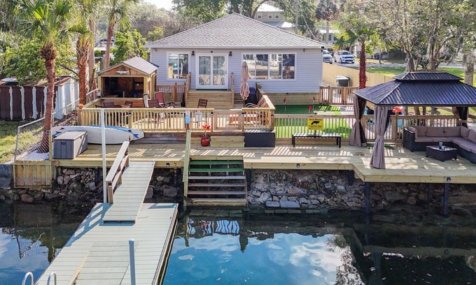 Spring Hill Casa | Charming home right off the main river. short paddle to hospital hole.