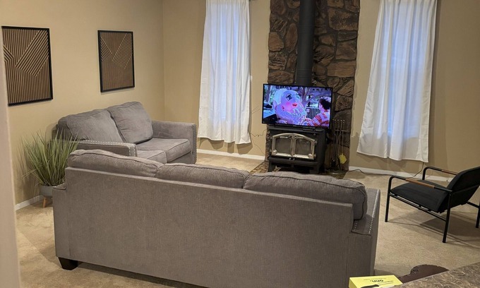 Collinsville Casa | Charming Home Tucked Away and Near Major Restaurants and Stores
