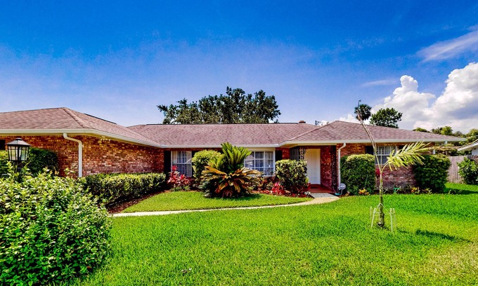 South Daytona Casa | Charming home with beach nearby, full kitchen, grill, central AC, & W/D