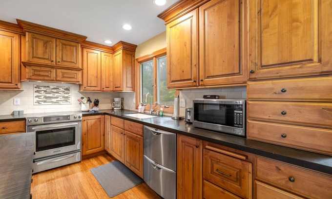 Penngrove Casa | Charming home with amazing view, deck, & wood-burning fireplace
