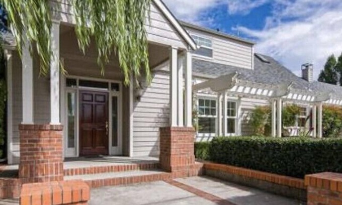 Eugene Casa | Charming home with pet-friendly garden space and new hot tub!