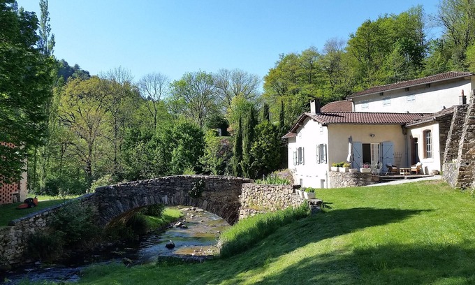 Durfort Casa | Casa con encanto y pequeño paraíso de vegetación.