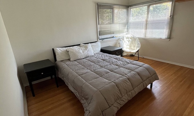West Los Angeles Casa | Charming House Ideally Located in West Los Angeles.