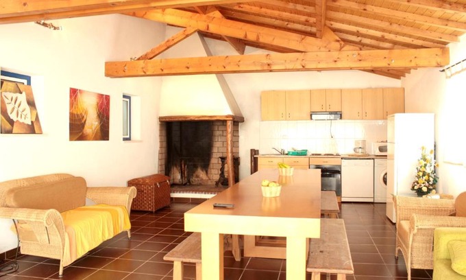 Burinhosa Casa | Charming House in Burinhosa, Pataias with Shared Pool