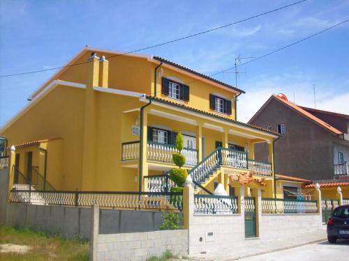 Aguiar da Beira Casa | Charming House in Cortiçada with Balcony and Mountain View