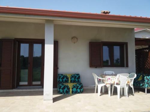 Sant'Anna Arresi Casa | Charming House in Is Potettus with Private Garden