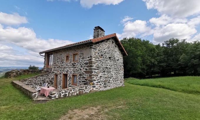 Retournac Cabaña | Encantadora casa en gargantas del Loira con terrazas y estufa de leña
