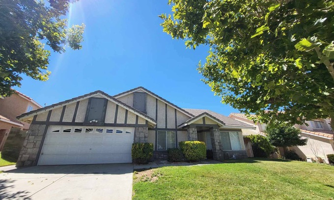 Palmdale Casa | Charming house in lovely Palmdale near Marie Kerr Park, schools, AV Mall
