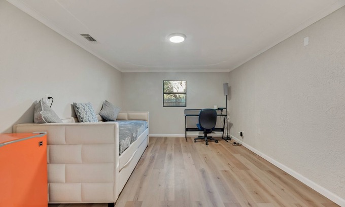 Denton Casa | Charming house in welcoming Denton with. EV charger