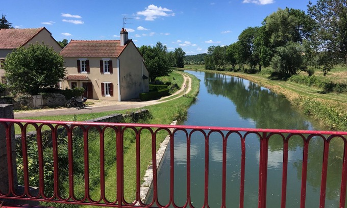 Lucy-sur-Yonne Casa | Encantadora casa en el canal du nivernais