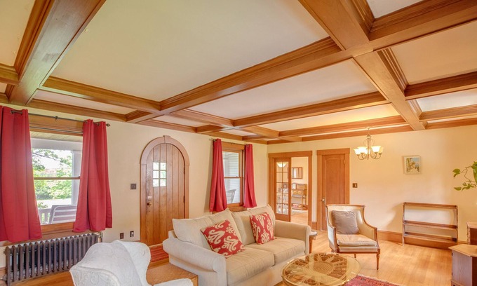 Bethlehem Cabaña | Charming House on Main Street! 3 Bed/3 Bath!