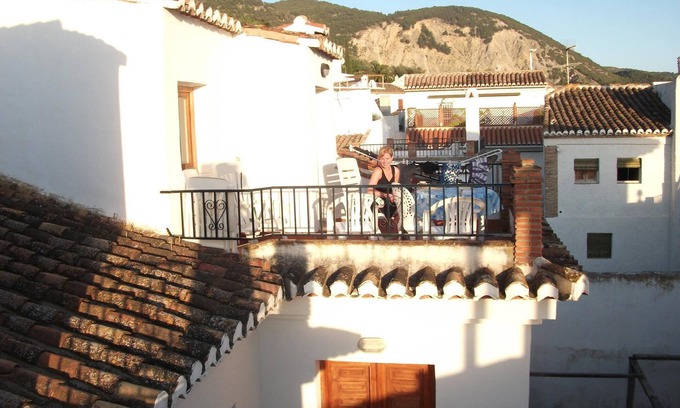 Lecrín Casa | Encantadora casa, pueblo bonito, con una gran piscina, jardines, vistas desde la terraza, WiFi