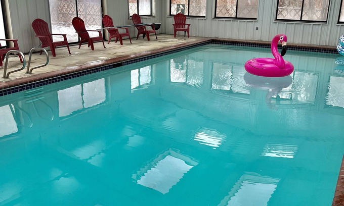 West Jordan Casa | Charming house! Private indoor pool and hot tub! Swim today!