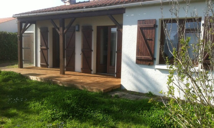 Angles Casa | Charming house sleeps 5, 6 km from beaches.