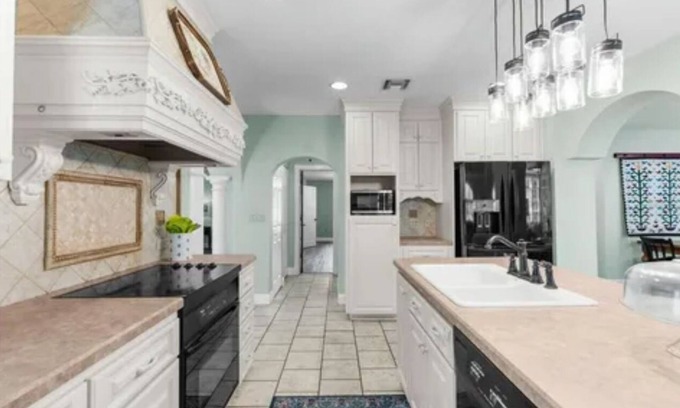 New Port Richey Casa | Charming house in the delightful New Port Richey.