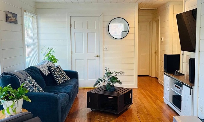 Southwest Raleigh Casa | Charming house w/spacious backyard, 7 minutes to downtown Raleigh