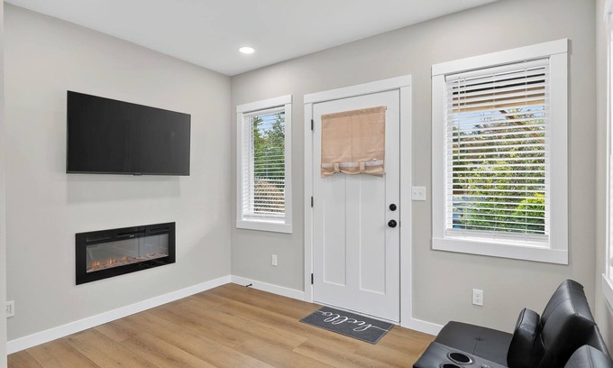 Highland Park Casa | Charming house with AC in Seattle