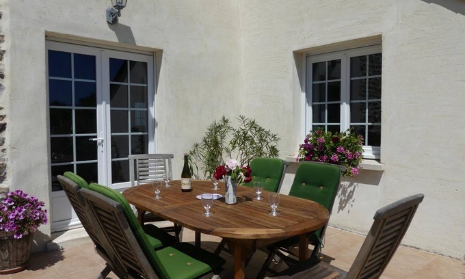 Tamerville Cabaña | Encantadora casa con terraza, jardín cercado, admite mascotas, Wifi, cerca de Valognes