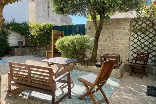Ars-en-Re Casa | Charming house with garden near the port