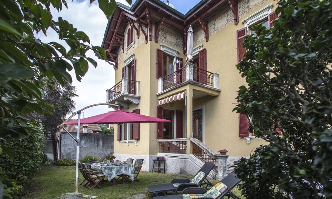 Pettenasco Apartamento | Encantadora casa con jardín cerca del romántico lago de 0rta, para 6 personas.
