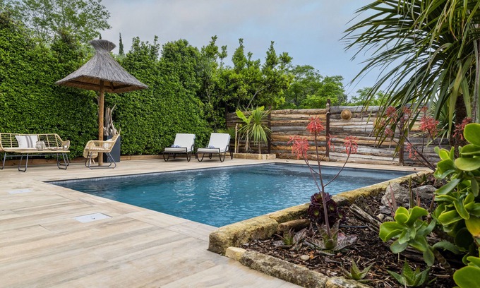 Vauvert Casa | Encantadora casa con jacuzzi sauna y piscina privada.