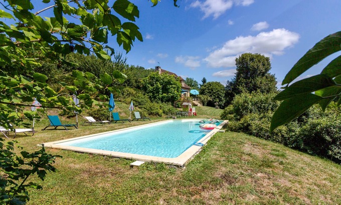 Anlhiac Casa | Casa con encanto con piscina y vistas al valle en Anlhiac