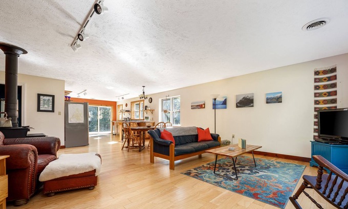 Maple City Cabina | 🍄 Charming Hygge 2BDR Cabin in Leelanau County ➠ 4889