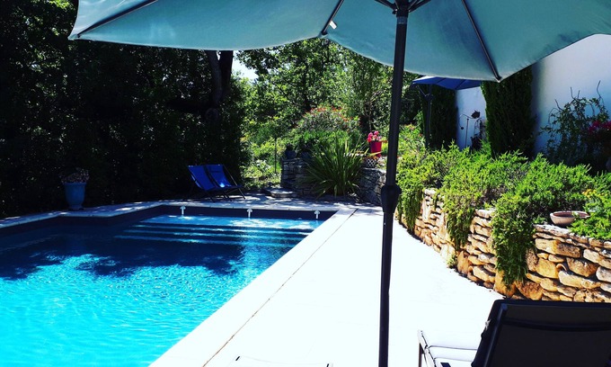 Pierrevert Apartamento | Charming independent studio with swimming pool.