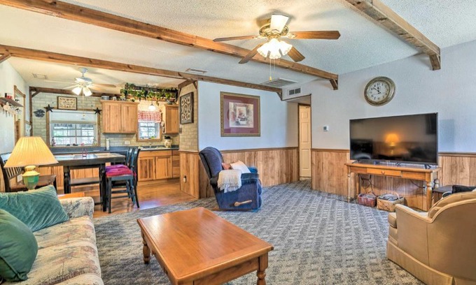 Ingram Casa | Charming Ingram Home with Yard and Furnished Patio!