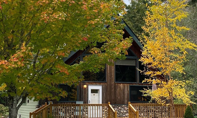 Shelton Casa | Chalet con Encanto en la Isla, Cocina Grande, Relájese, Silencioso entorno de bosque, Noches estrelladas