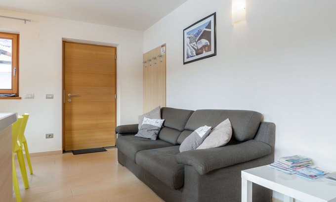 Pera Apartamento | Charming Apartment “Il Mondo di Patty 1” with Mountain View, Wi-Fi & Garden; Parking Available, Pets Allowed upon Request