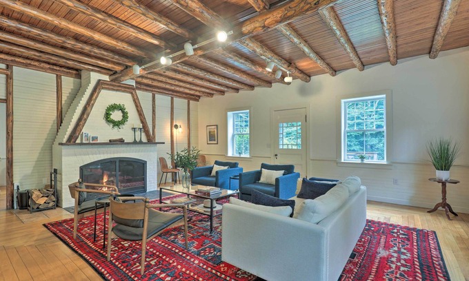 Jaffrey Cabaña | Charming Jaffrey Cottage w/ Deck & Grill!