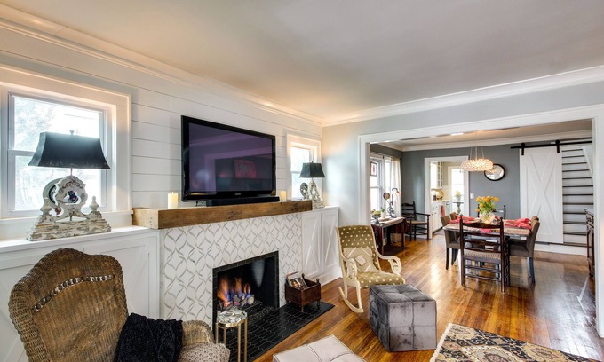South Kansas City Cabaña | Charming Kansas City Cottage 5 Mi to Downtown