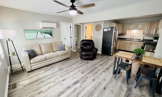 Gilbertsville Condominio | Charming KY Lake Condo!